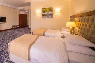 Отель Ramada by Wyndham Almaty Алматы Двухместный номер с 2 отдельными кроватями и видом на город - Для некурящих-3
