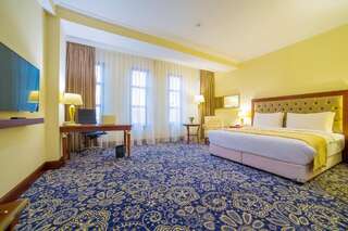 Отель Ramada by Wyndham Almaty Алматы Номер Делюкс для некурящих с 1 кроватью размера "king-size"-1