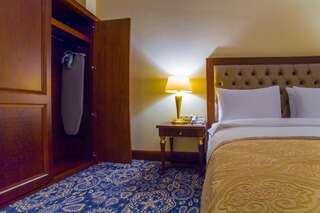 Отель Ramada by Wyndham Almaty Алматы Номер Делюкс для некурящих с 1 кроватью размера "king-size"-6