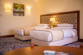 Отель Ramada by Wyndham Almaty Алматы Двухместный номер с 2 отдельными кроватями и видом на город - Для некурящих-2